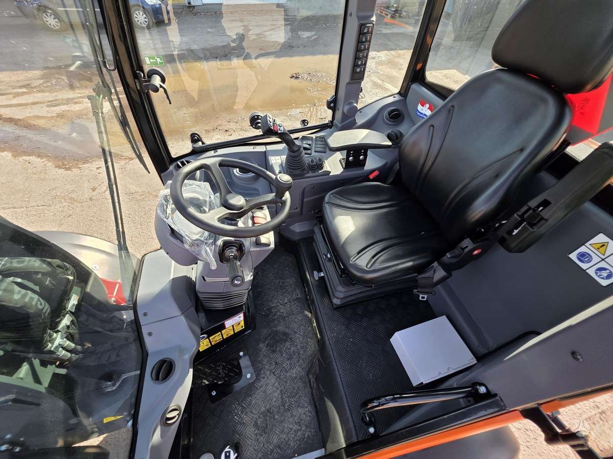 -Kita- Develon DL80TL-7, self-propelled loaders