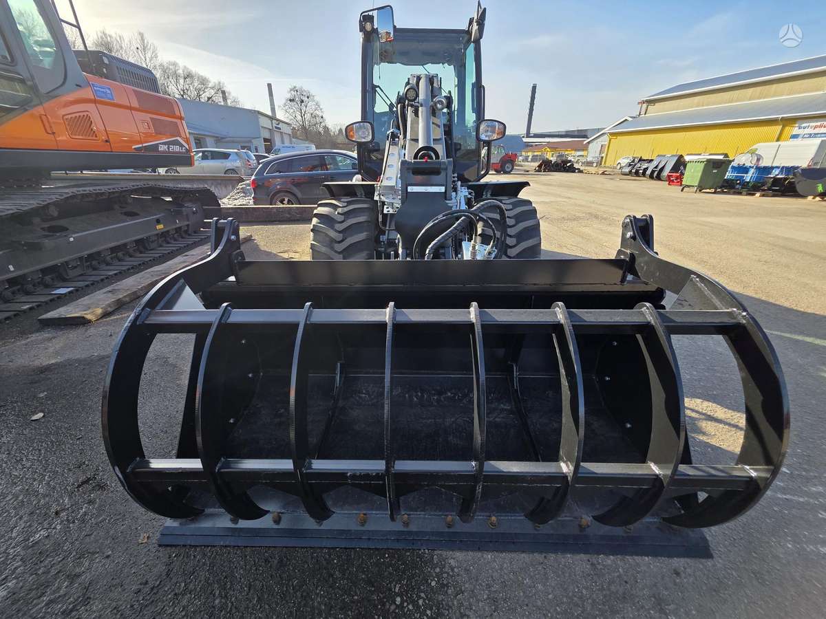 -Kita- Develon DL80TL-7, self-propelled loaders