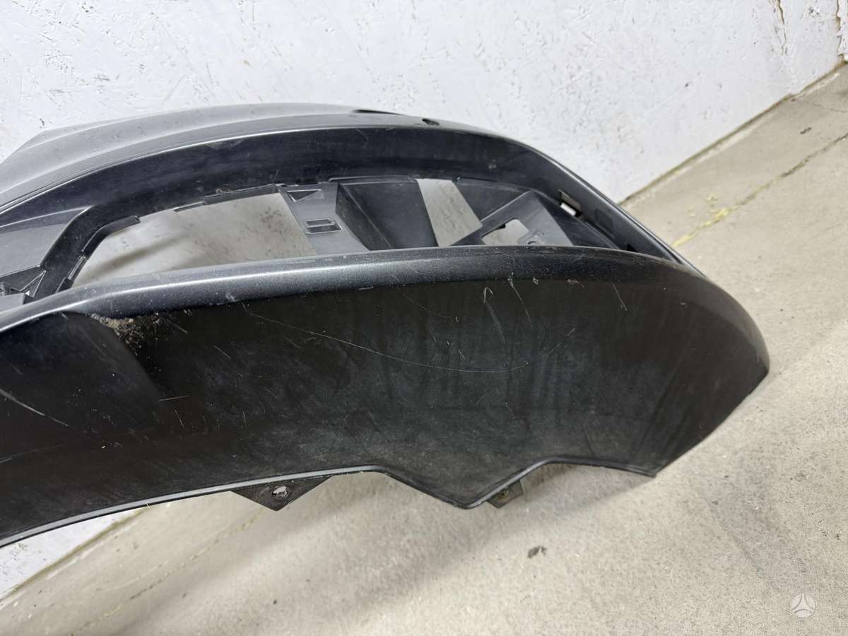 Audi A6 S line ausele itrukus prie sparno