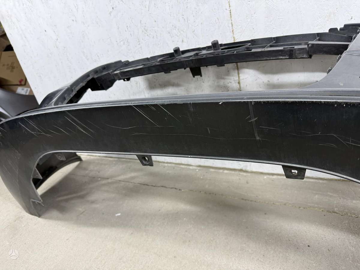 Audi A6 S line ausele itrukus prie sparno