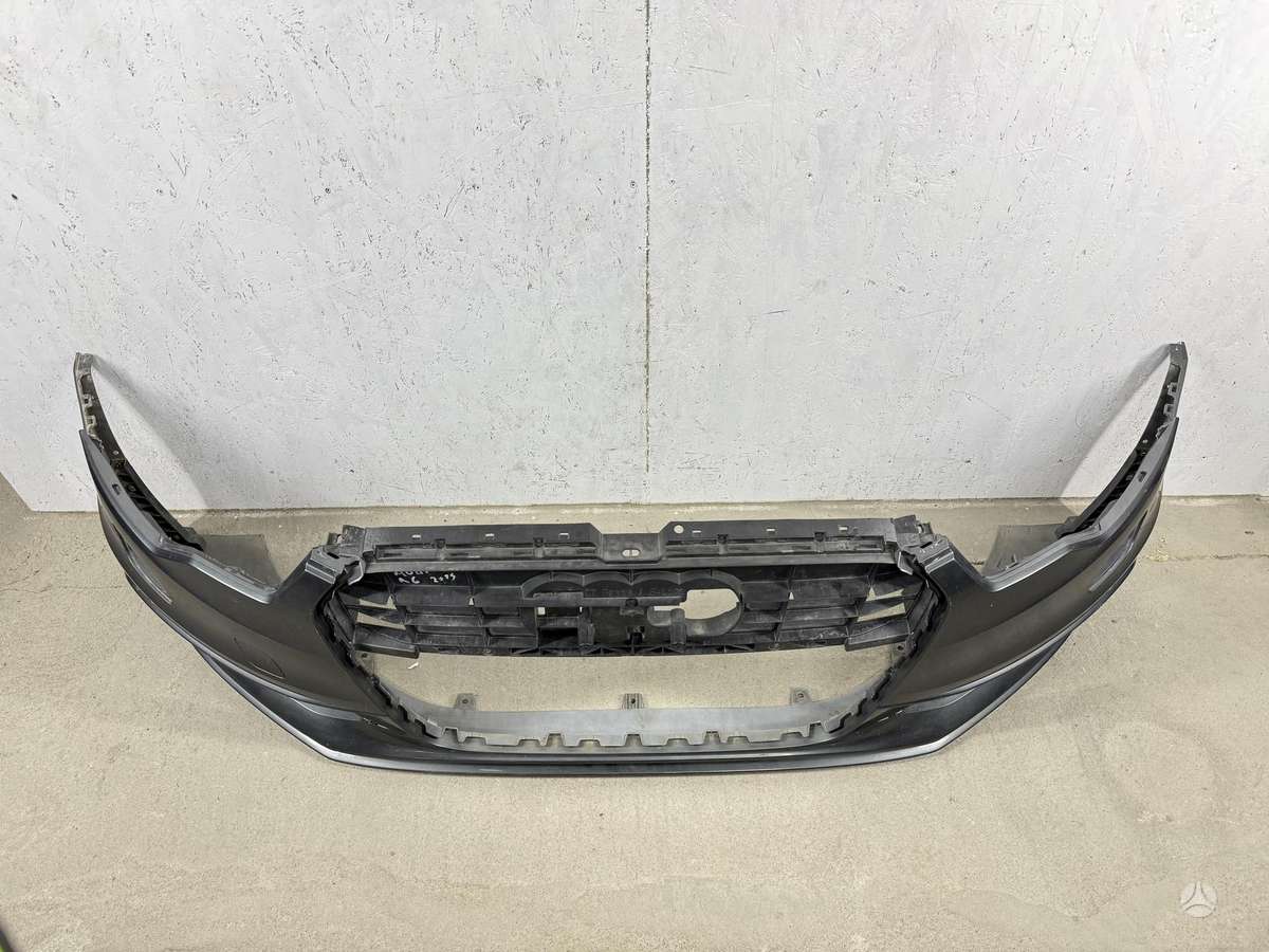 Audi A6 S line ausele itrukus prie sparno