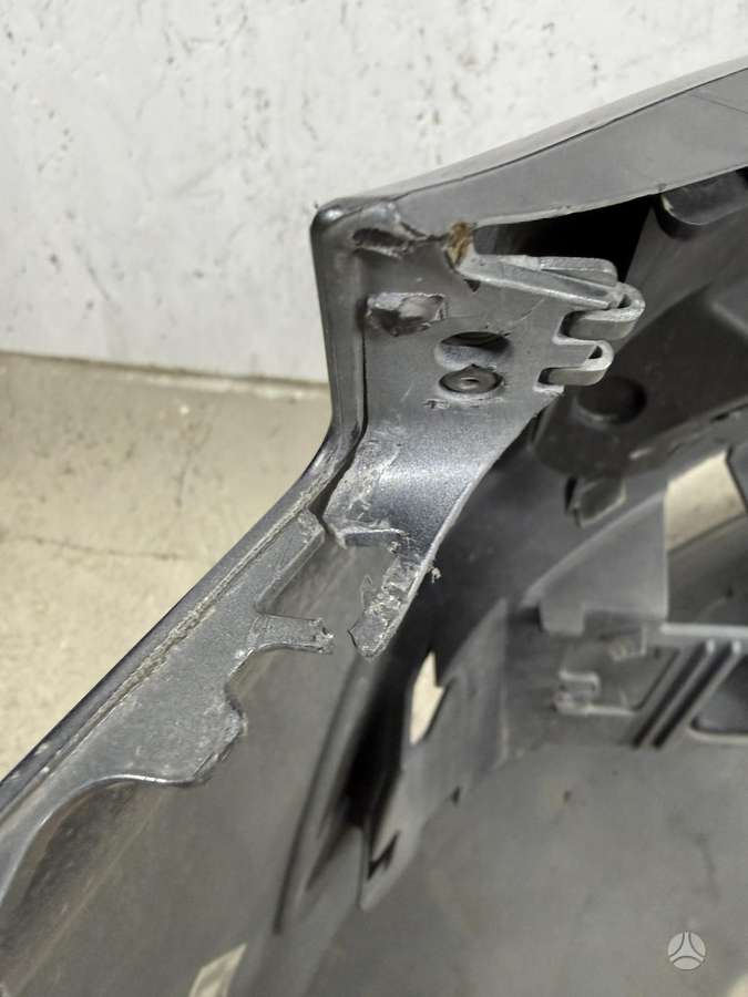 Audi A6 S line ausele itrukus prie sparno