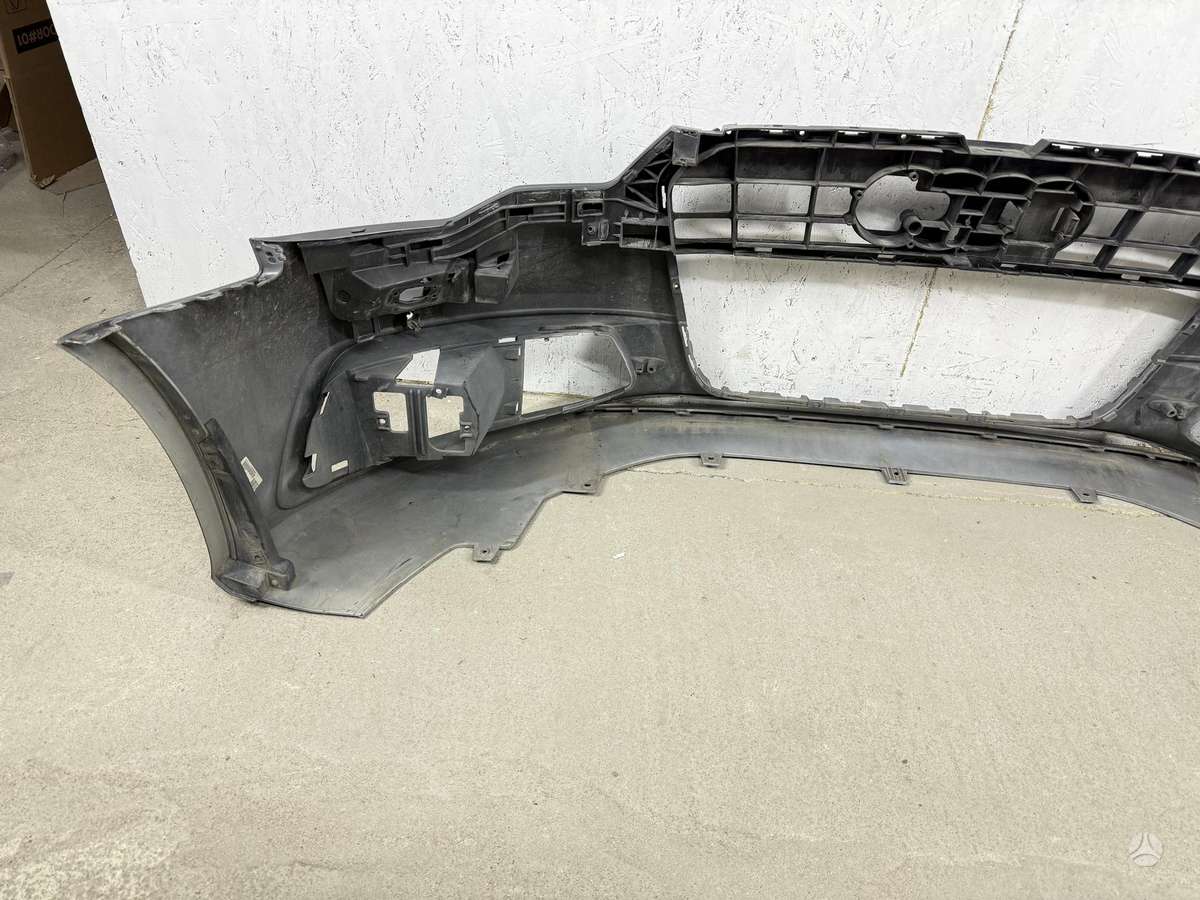 Audi A6 S line ausele itrukus prie sparno