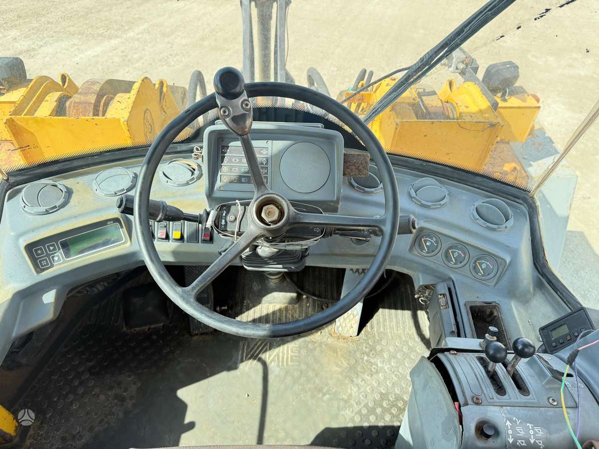 Volvo L180C, frontal loader