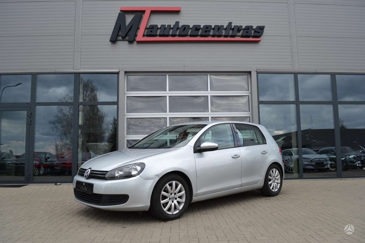Volkswagen Golf - 1