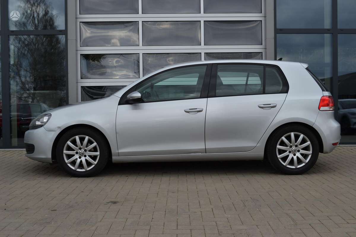 Volkswagen Golf - 6