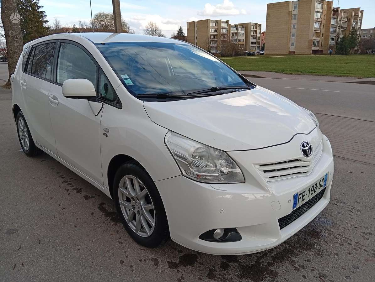 Toyota Verso, 2.2 l., Минивэн