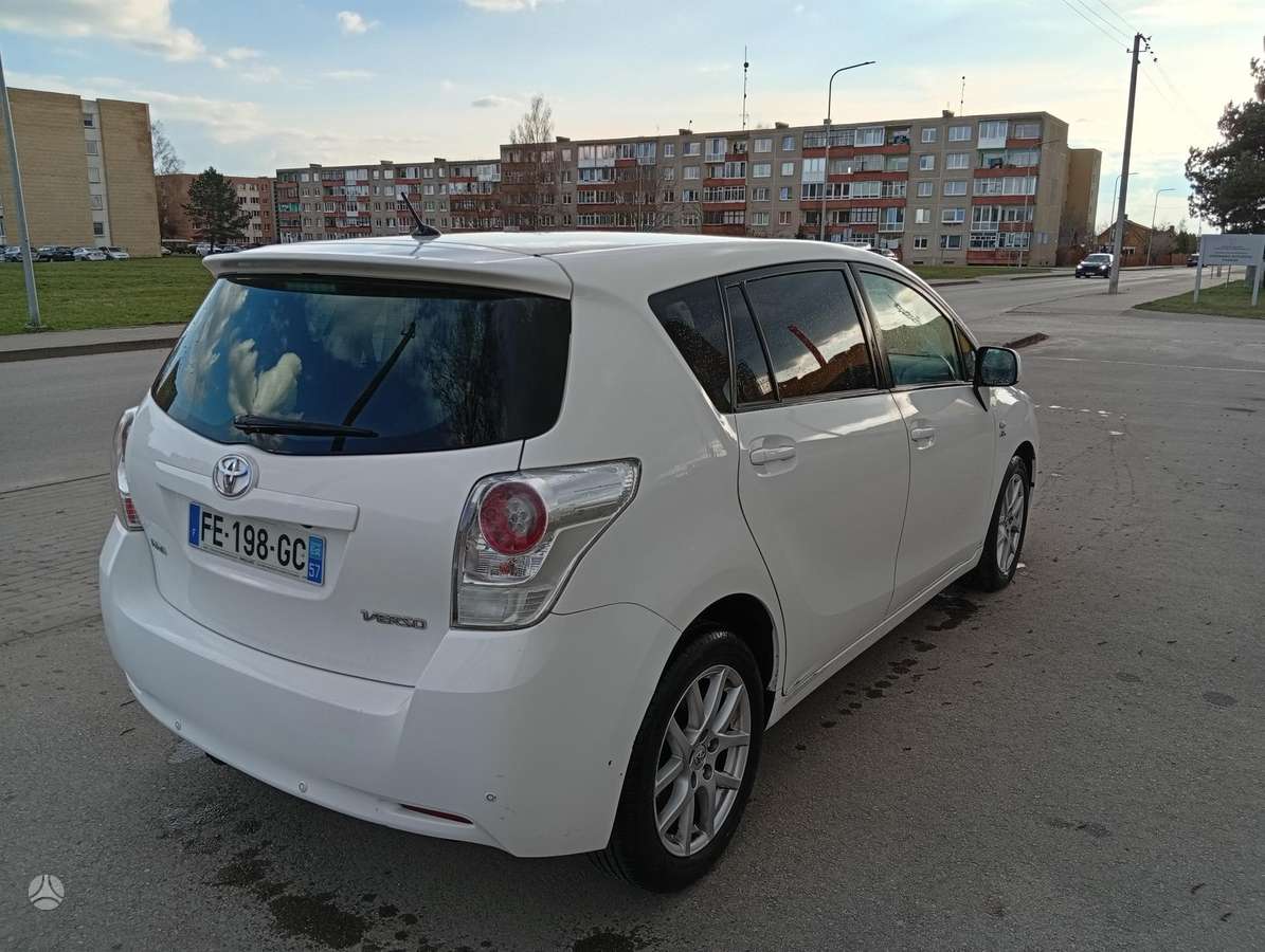 Toyota Verso, 2.2 l., Минивэн