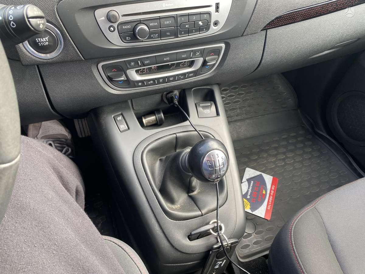 Renault Grand Scenic - 11