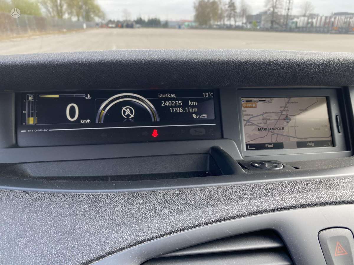 Renault Grand Scenic - 12