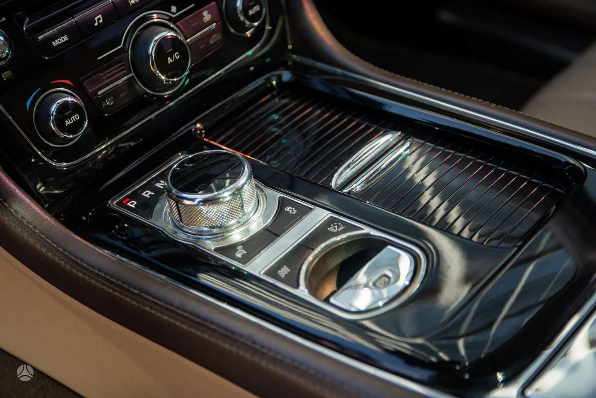 Jaguar XJ, 5.0 l., Седан