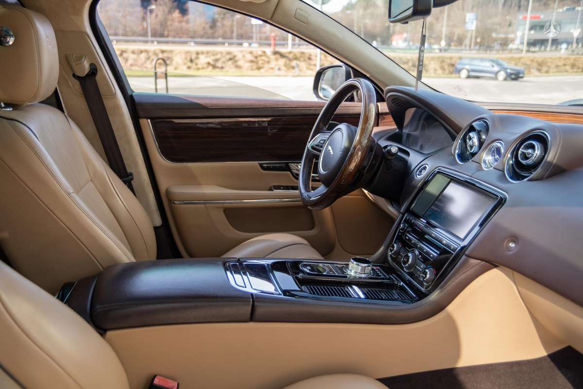 Jaguar XJ, 5.0 l., Седан