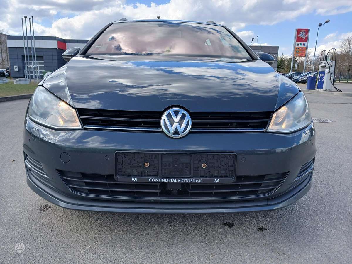 Volkswagen Golf - 1