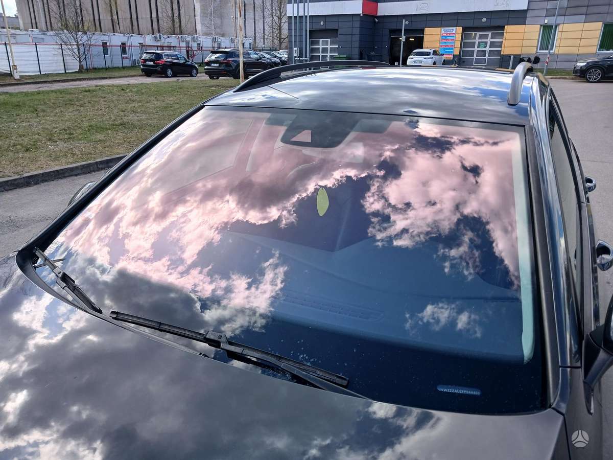 Volkswagen Golf - 6