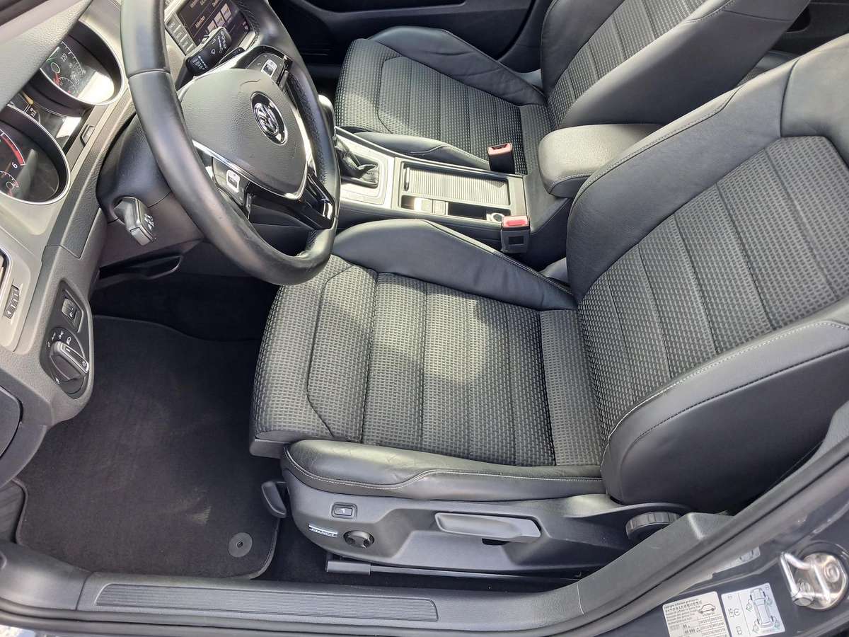 Volkswagen Golf - 8