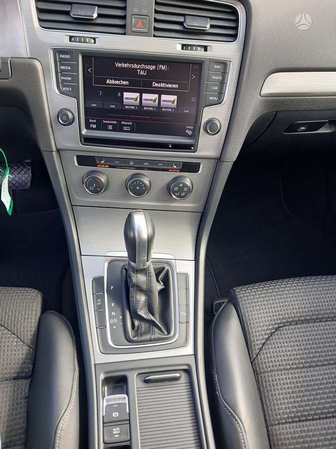 Volkswagen Golf - 10