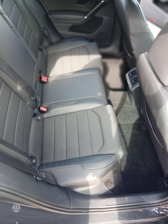 Volkswagen Golf - 11