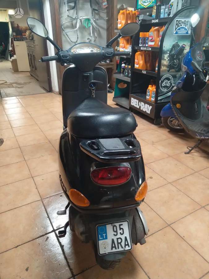 Piaggio Vespa, scooters / mopeds