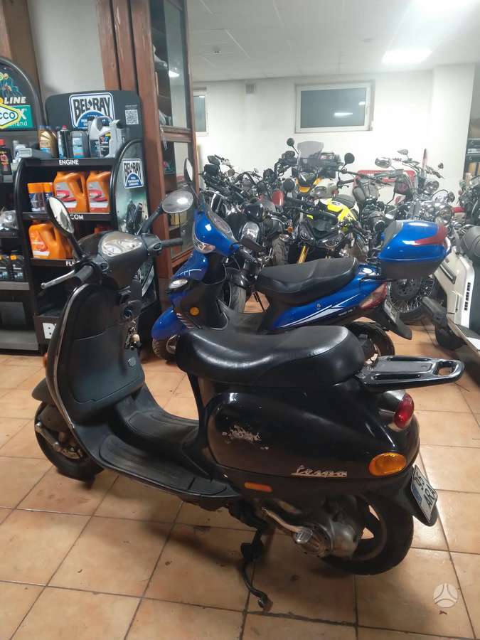 Piaggio Vespa, scooters / mopeds