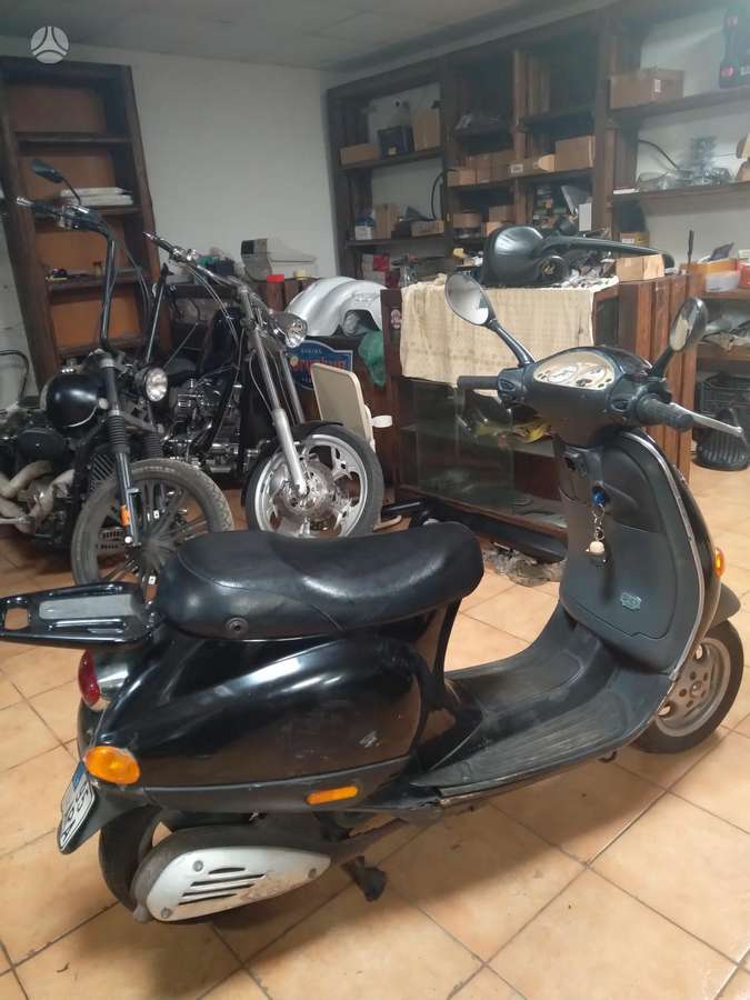 Piaggio Vespa, scooters / mopeds