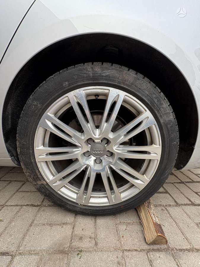 Audi A8, 3.0 l., Седан