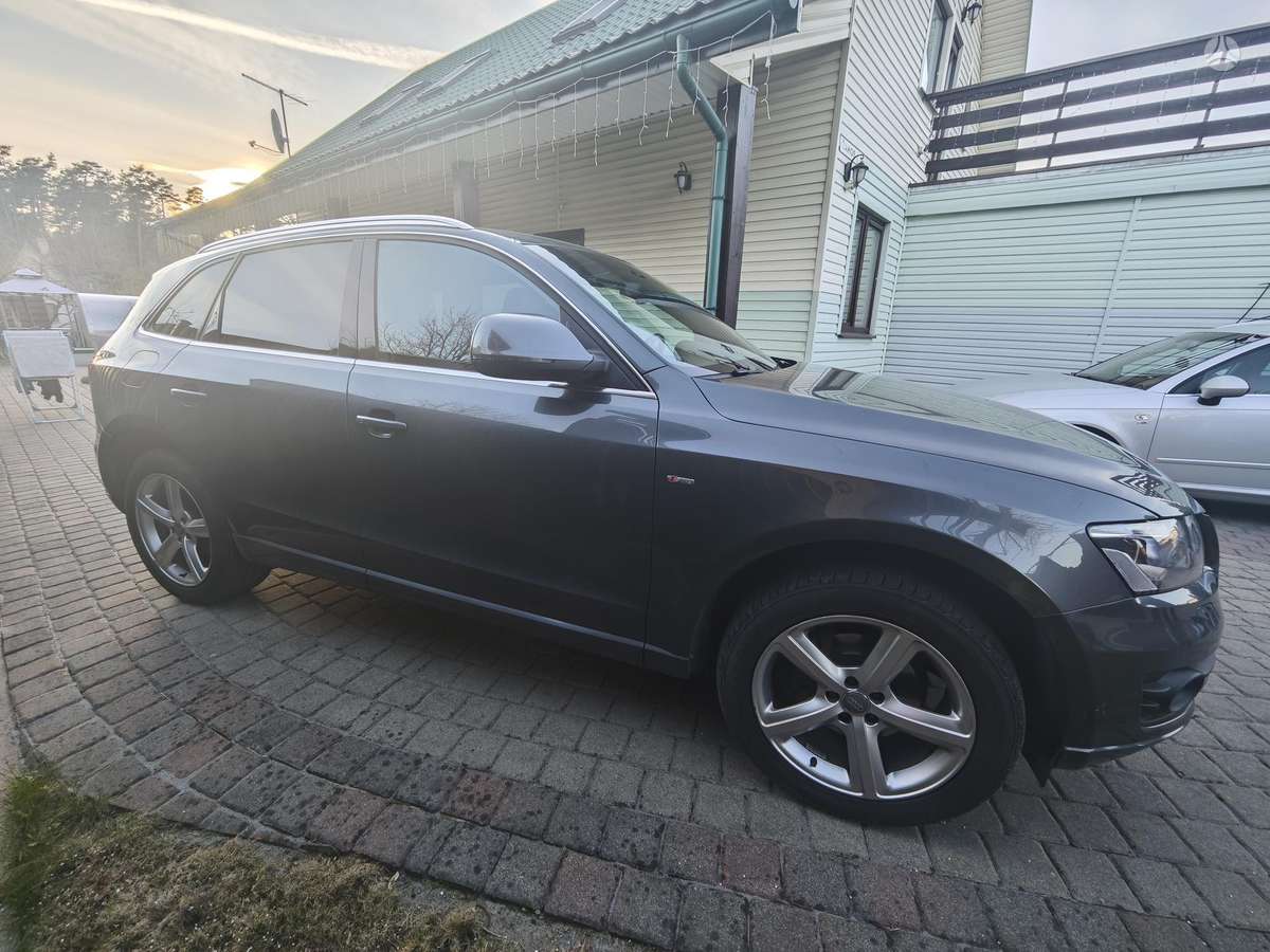 Audi Q5, 2.0 l., off-road / crossover
