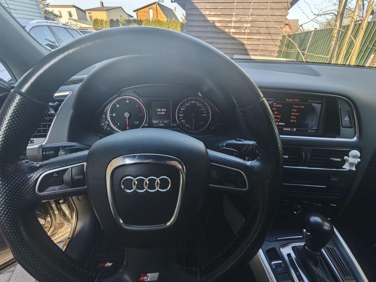 Audi Q5, 2.0 l., off-road / crossover
