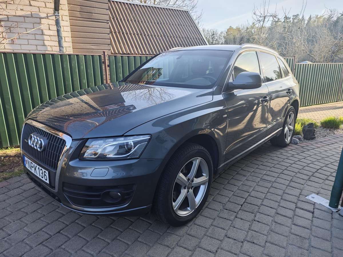 Audi Q5, 2.0 l., off-road / crossover