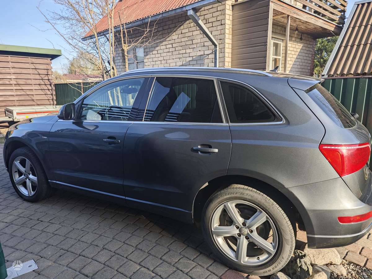 Audi Q5, 2.0 l., off-road / crossover