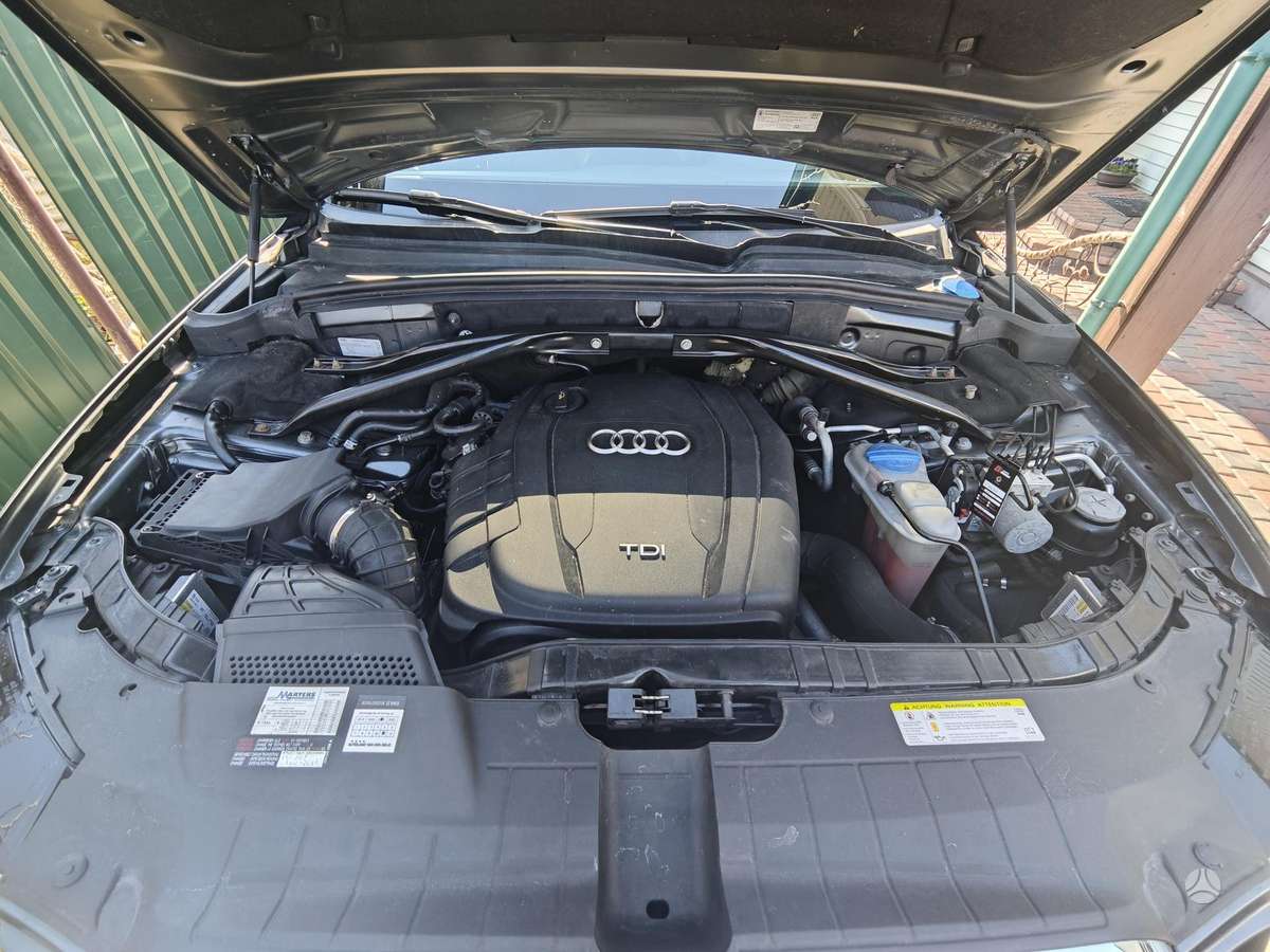Audi Q5, 2.0 l., off-road / crossover