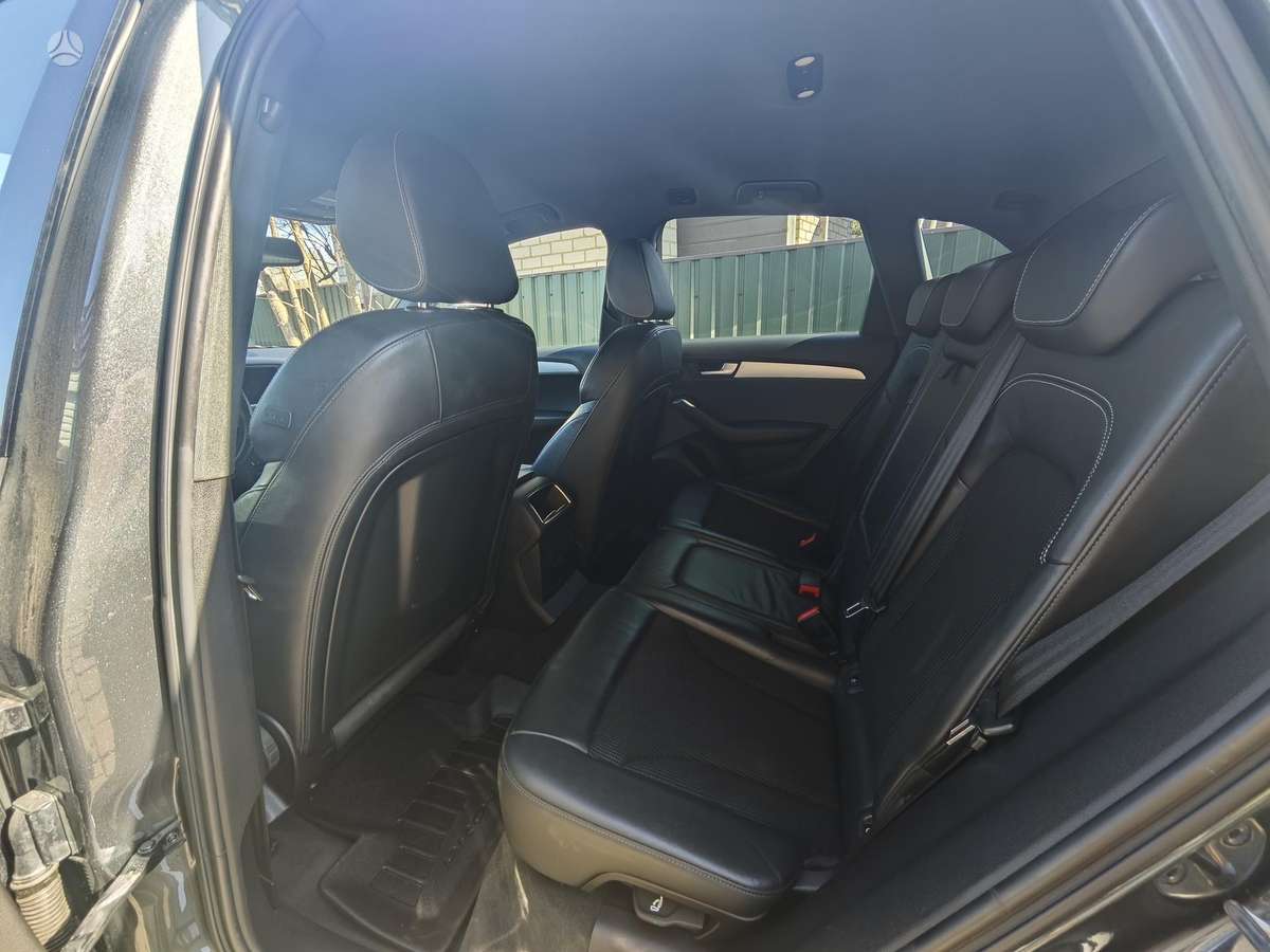 Audi Q5, 2.0 l., off-road / crossover