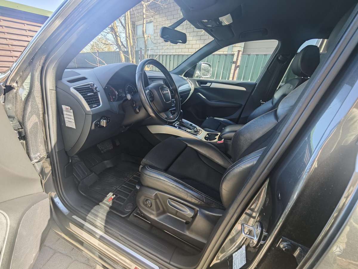 Audi Q5, 2.0 l., off-road / crossover