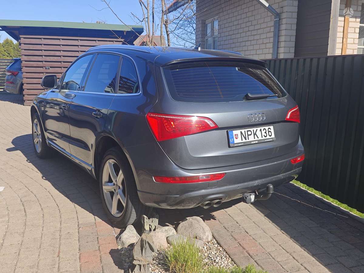 Audi Q5, 2.0 l., off-road / crossover