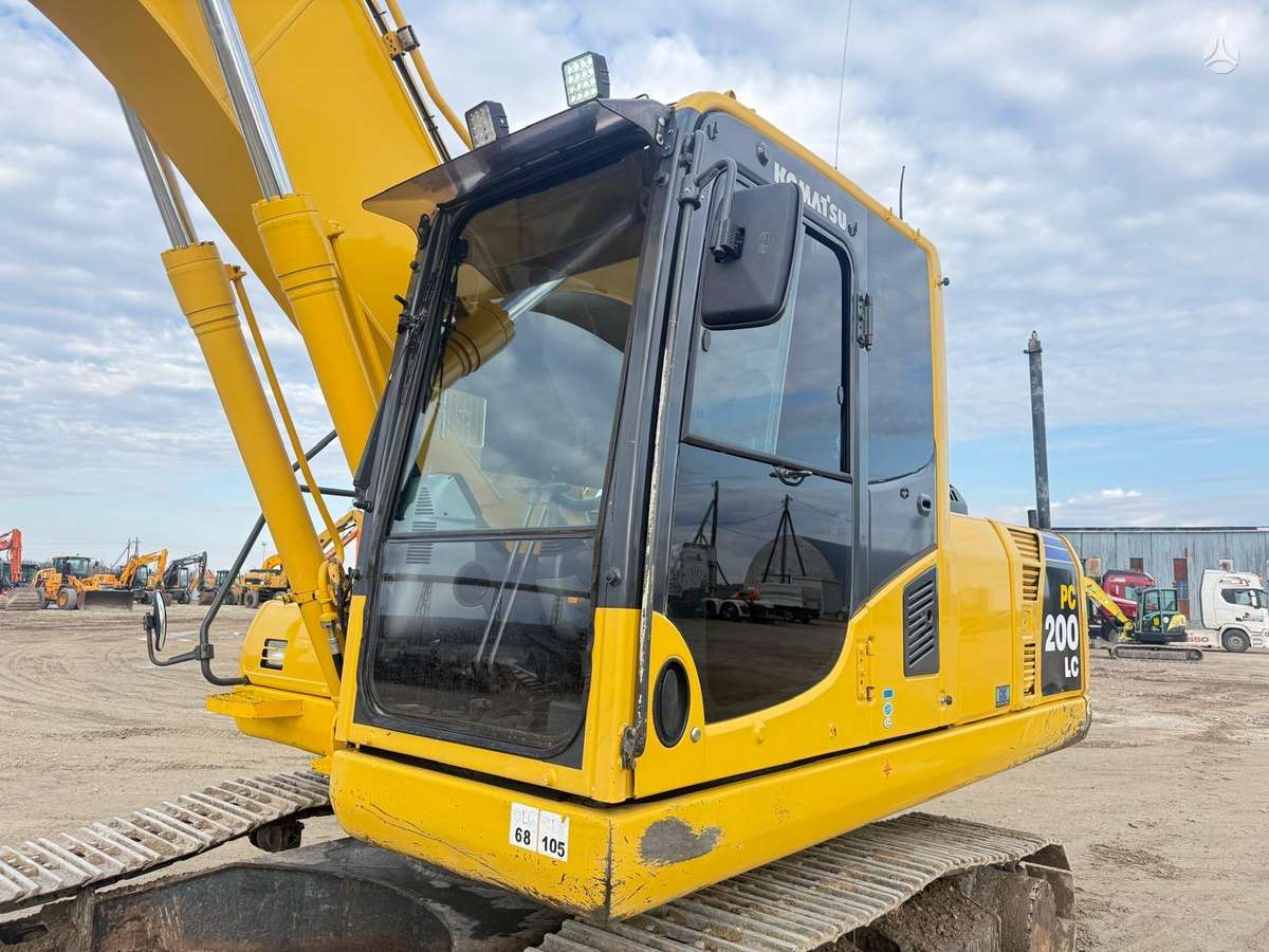 Komatsu PC 200 LC-8, ekskavatori
