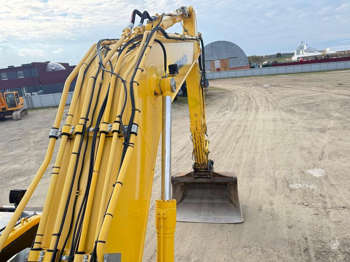Komatsu PC 200 LC-8, ekskavatori