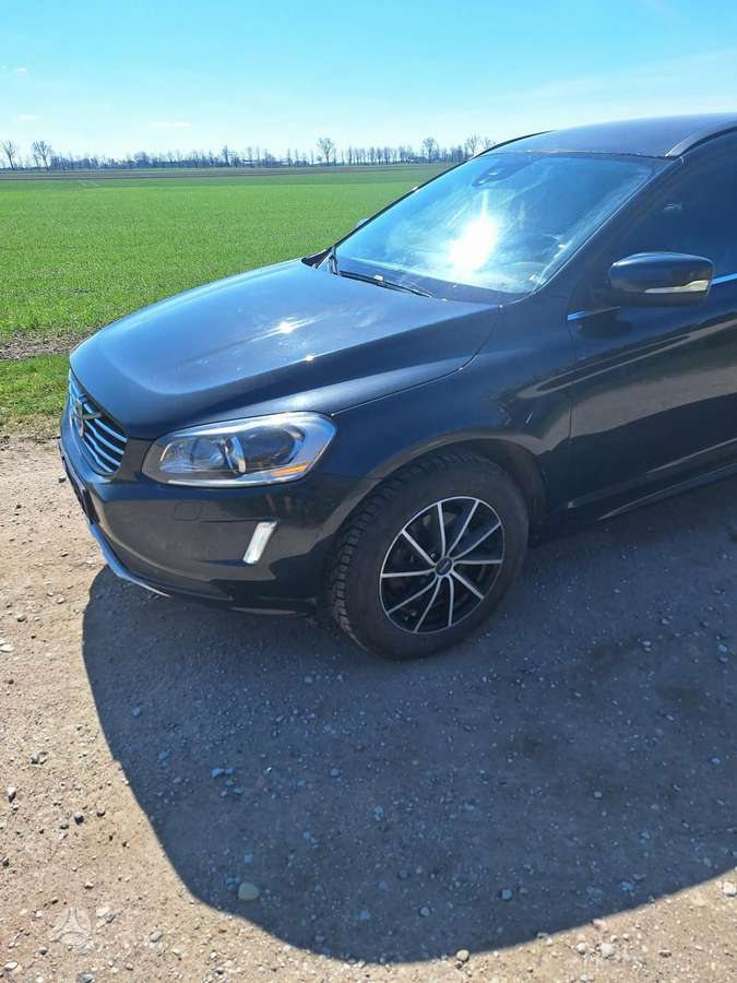 Volvo XC60, off-road / crossover