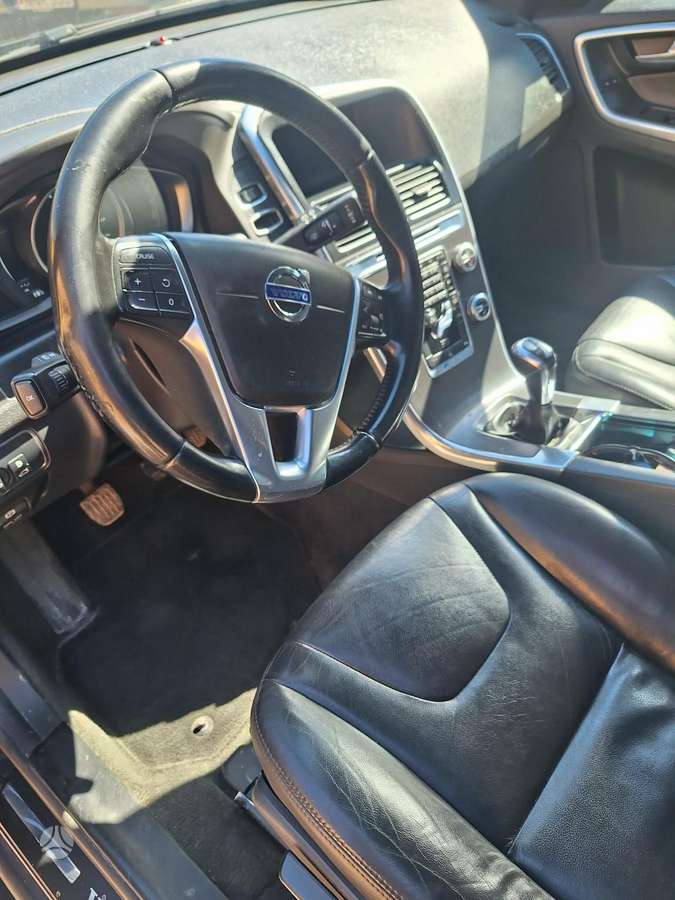 Volvo XC60, off-road / crossover