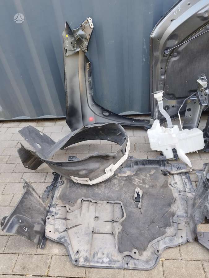Lexus UX 250h Be defektų