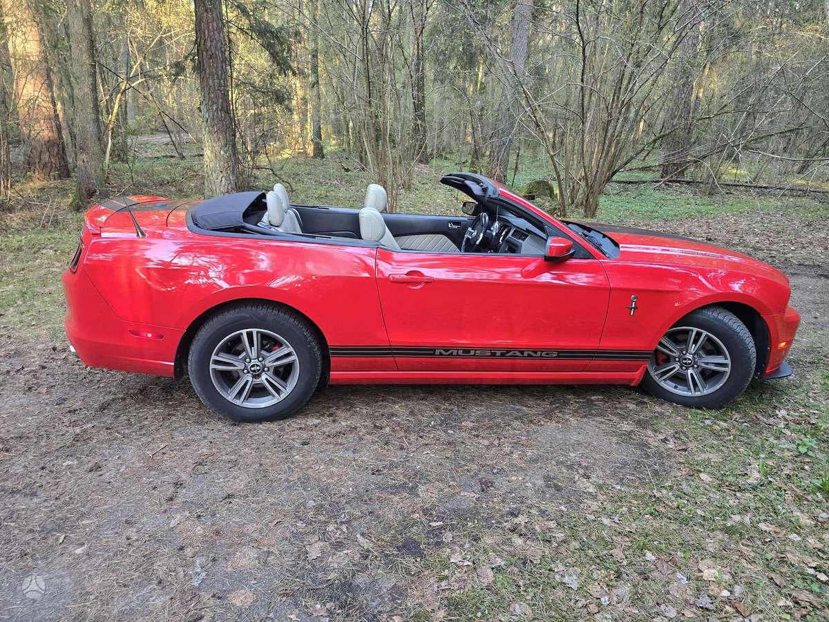 Ford Mustang, 3.7 l., convertible