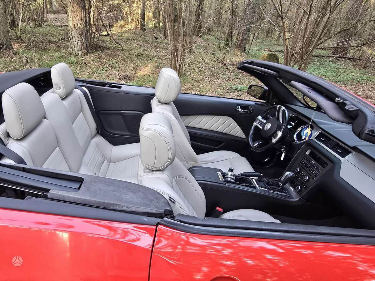 Ford Mustang, 3.7 l., convertible