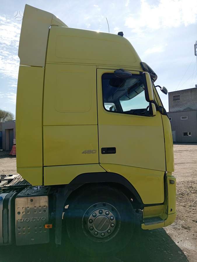 Volvo FH, double sleeper