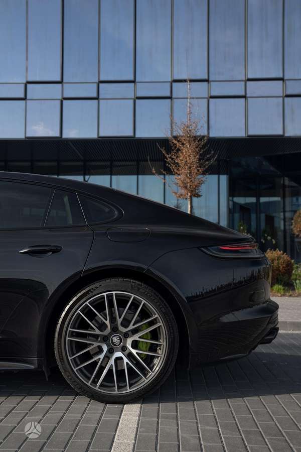 Porsche Panamera - 4