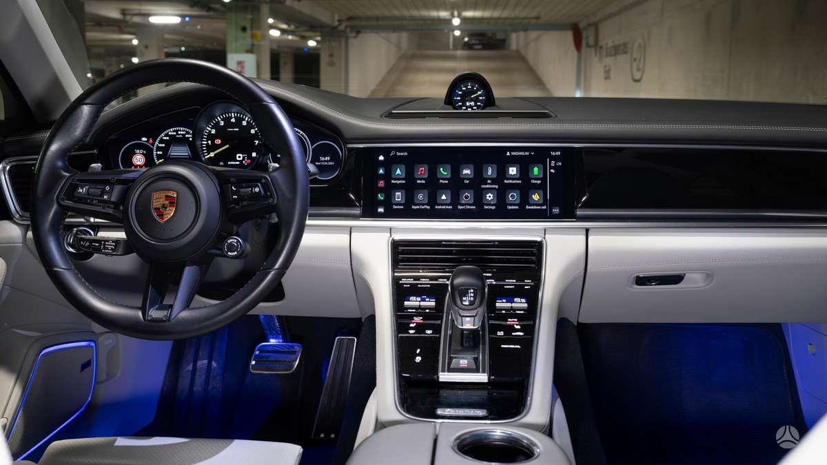 Porsche Panamera - 12