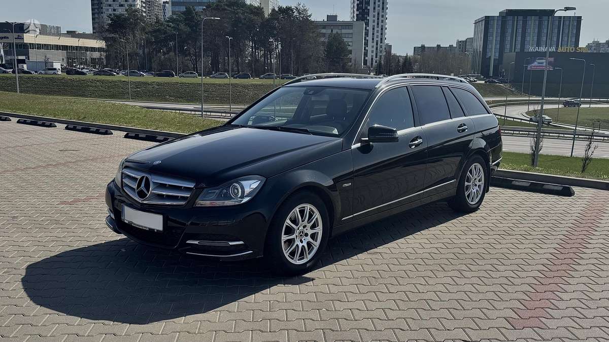 Mercedes-Benz C200, 2012