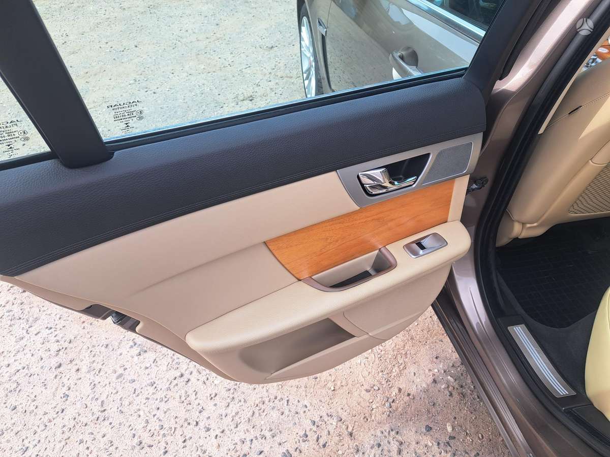 Jaguar XF, 2.2 l., Седан