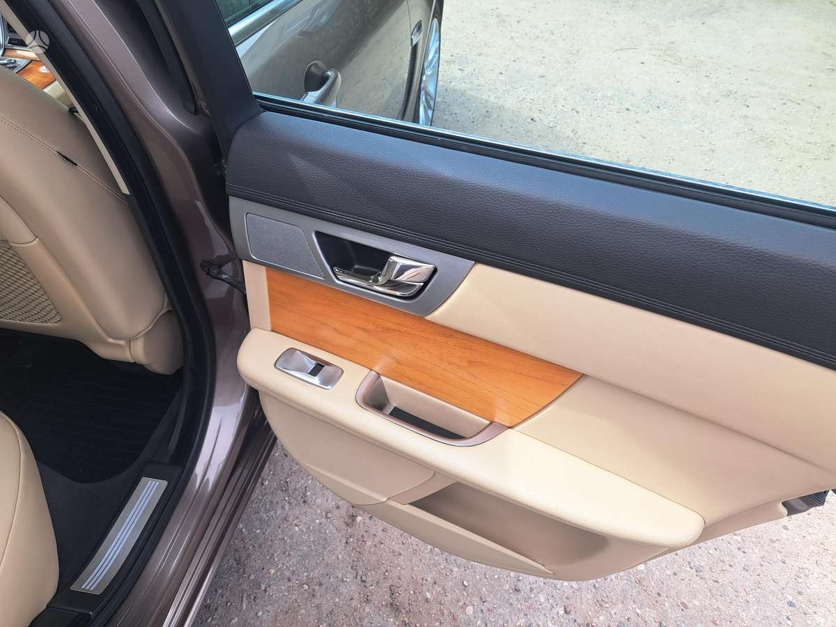 Jaguar XF, 2.2 l., Седан