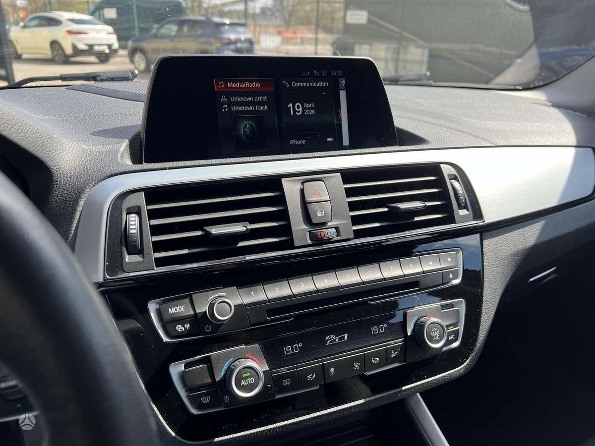 BMW 118, 1.5 l., hatchback