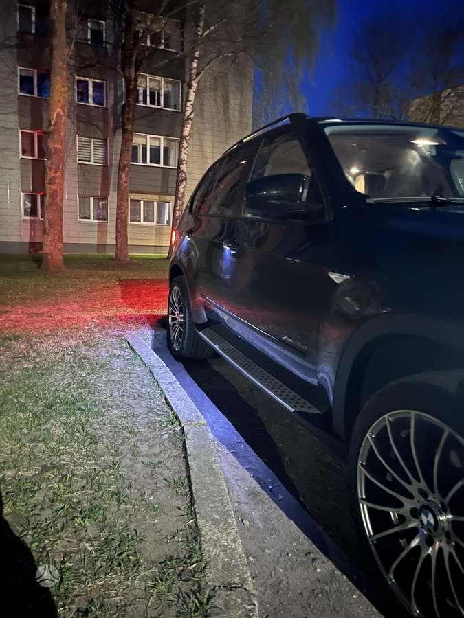 BMW X5, 3.0 l., Минивэн