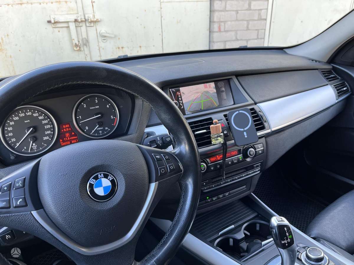 BMW X5, 3.0 l., Минивэн