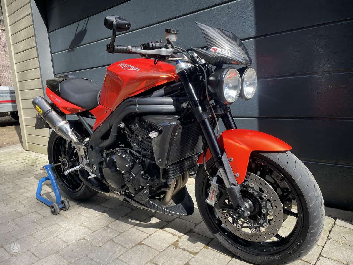 Triumph Speed Triple 1050cc, street / classic